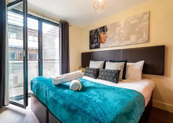 Haus Arcadian China Town Balcony Apartment, Secure Parking, Wifi, Smart Tv